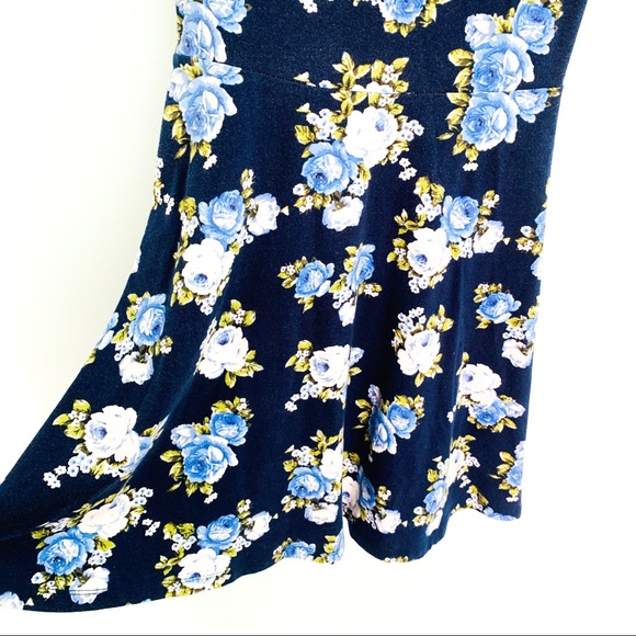 ❤️SOLD ❤️ Forever 21 | Blue Floral Swing Dress - Picture 3 of 6